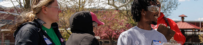 Student volunteer with some visitors at the Quad.